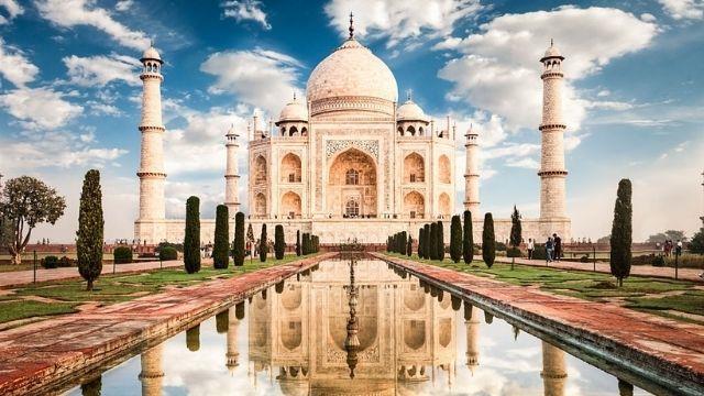 Taj Mahal India.jpg
